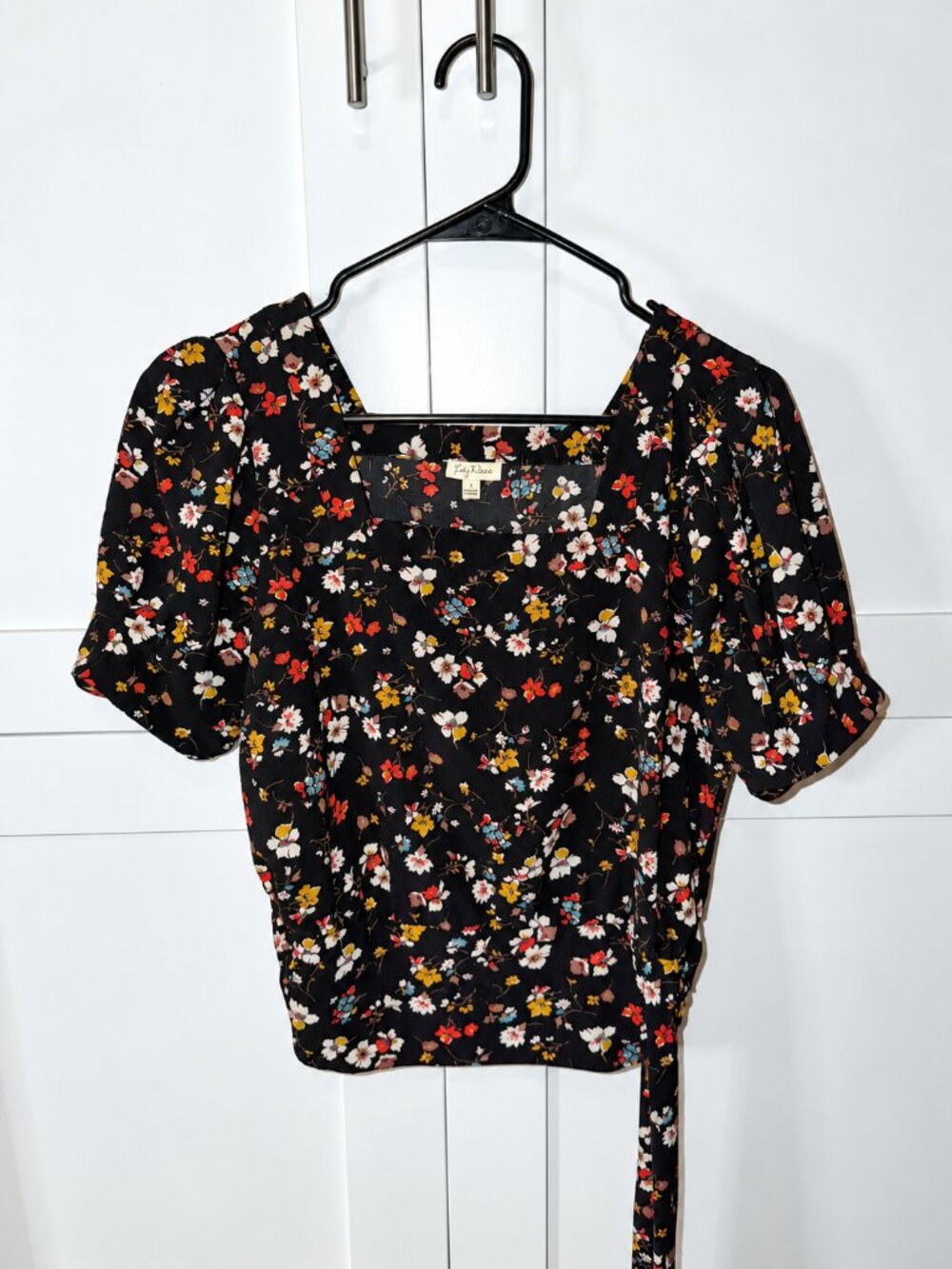 Lily White - Black Floral Puff Sleeve Tie-Waist Top – Size Small